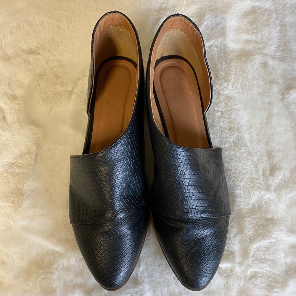 Qupid Faux Snake skin Flat Royale Shoes Size 9